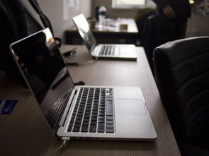 (电脑没有声音输出是什么原因)我的电脑突然没有声音输出，该如何解决这个问题？