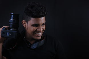 我在长安开酒肆不减反增，酒香诗意长安夜，生意兴隆又红火，盛世繁华胜昔日。