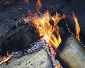 (烈烈燃烧的火焰)烈焰燃尽,硝烟弥漫,残酷激烈的战斗场面 (烈烈燃烧的火焰)烈焰燃尽,硝烟弥漫,残酷激烈的战斗场面